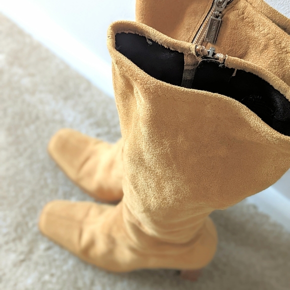 Candie's square toed 90's knee-high boots. - Picture 2 of 9